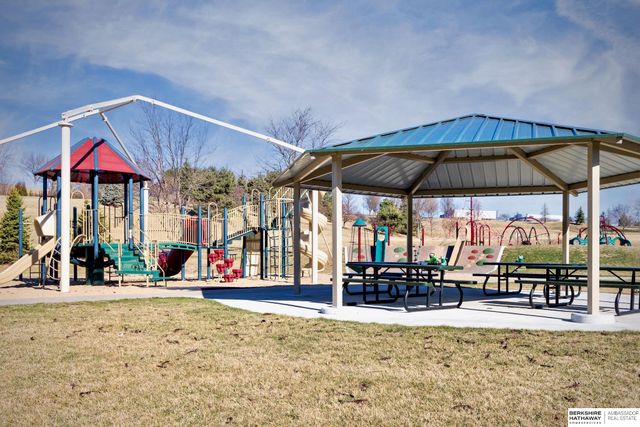 7520 N 110th Avenue, Omaha, NE 68142