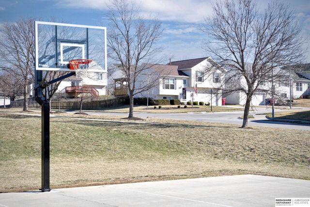 7520 N 110th Avenue, Omaha, NE 68142