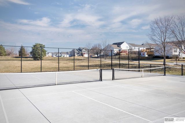 7520 N 110th Avenue, Omaha, NE 68142