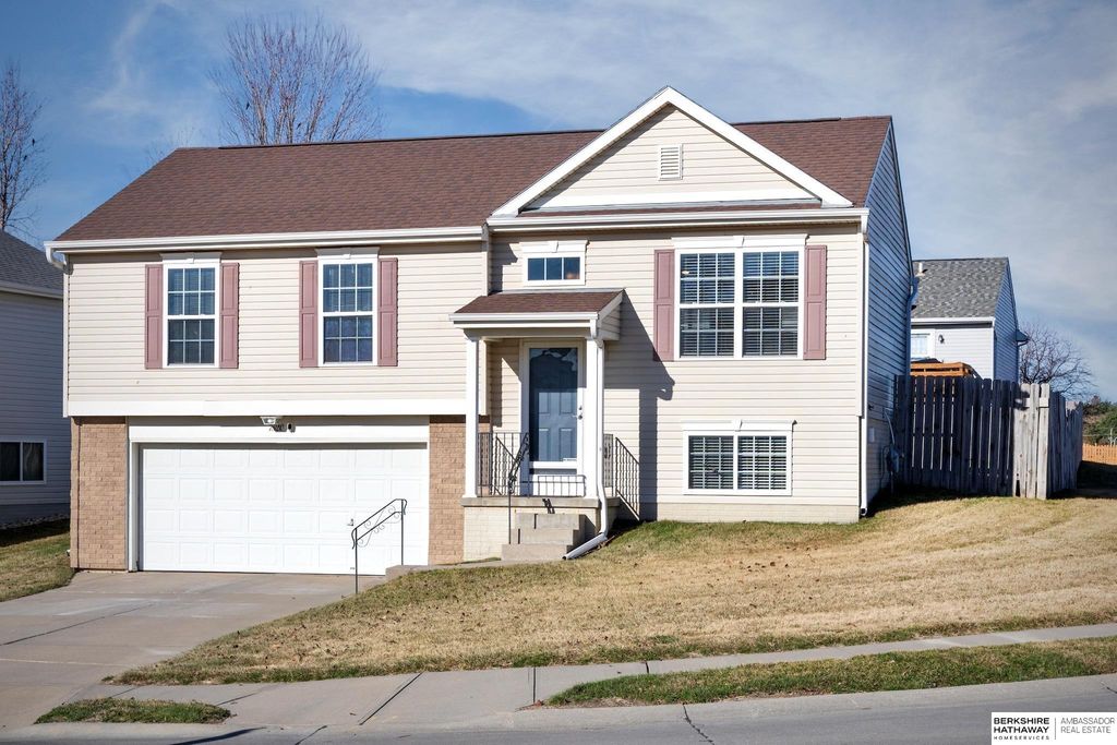 7520 N 110th Avenue, Omaha, NE 68142