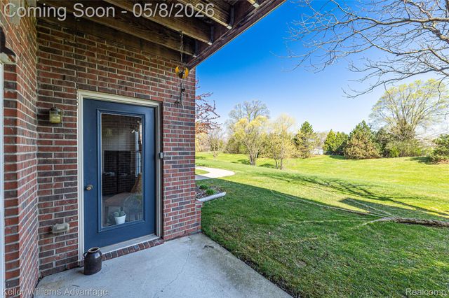 2185 Leighton Drive, Shelby Charter Township, MI 48317