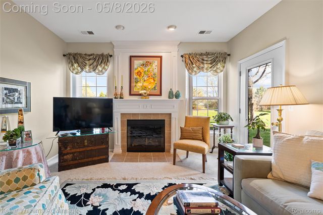 2185 Leighton Drive, Shelby Charter Township, MI 48317