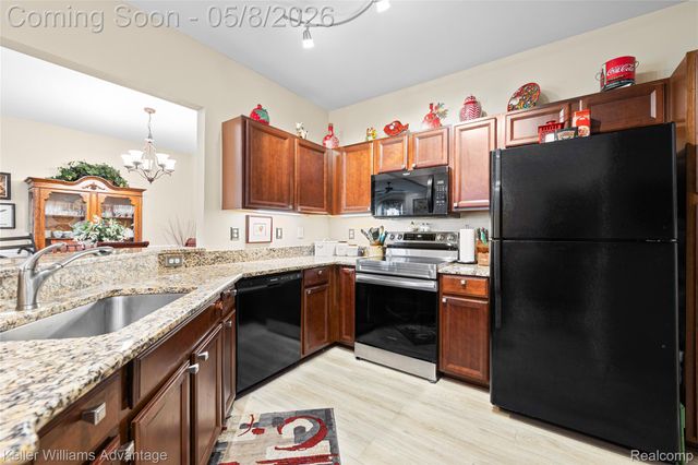 2185 Leighton Drive, Shelby Charter Township, MI 48317
