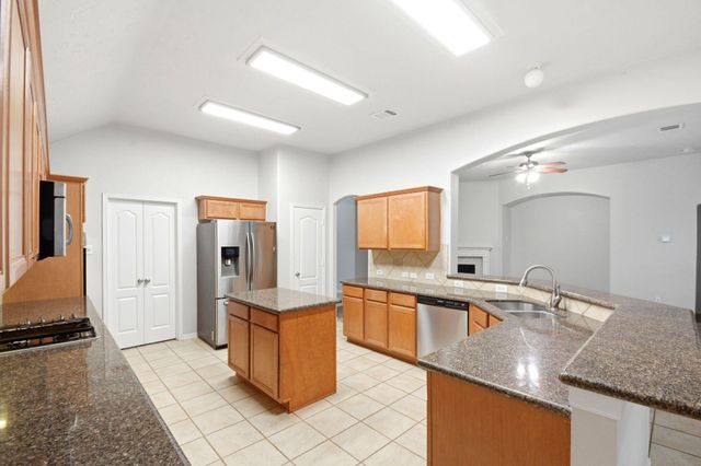 31710 Midlake Park, Conroe, TX 77385