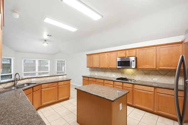 31710 Midlake Park, Conroe, TX 77385