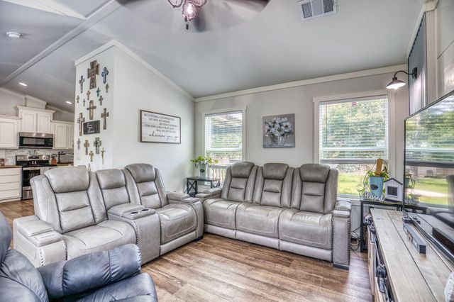 102 Hilltop Court, Somerville, TX 77879