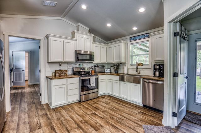 102 Hilltop Court, Somerville, TX 77879