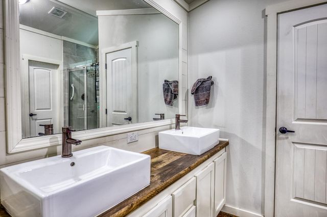 102 Hilltop Court, Somerville, TX 77879