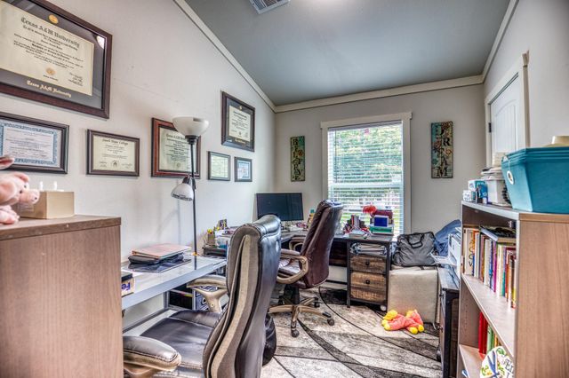 102 Hilltop Court, Somerville, TX 77879