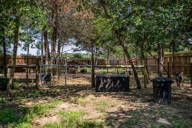 102 Hilltop Court, Somerville, TX 77879