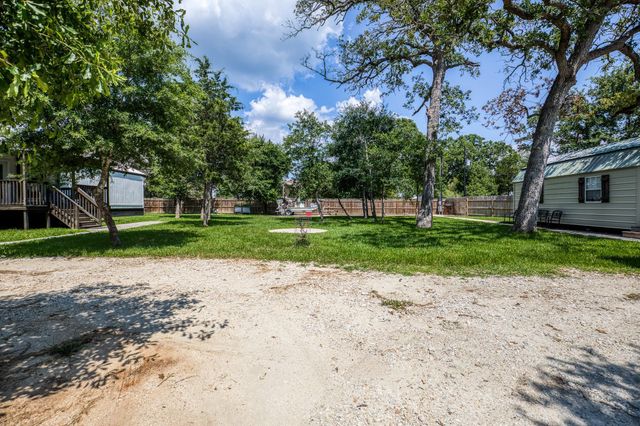 102 Hilltop Court, Somerville, TX 77879
