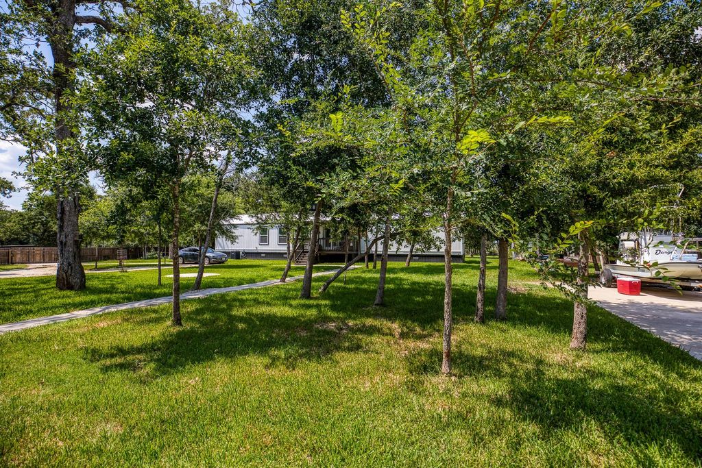 102 Hilltop Court, Somerville, TX 77879