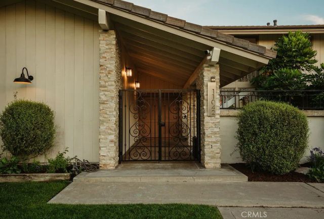11042 Hunting Horn Drive, North Tustin, CA 92705