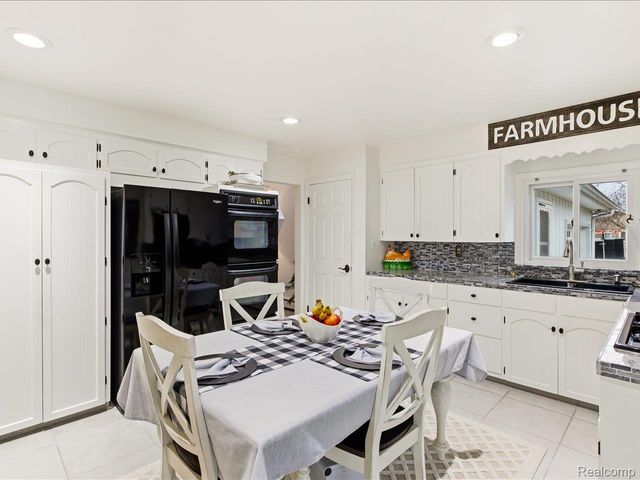 3309 Lake Drive, Fort Gratiot Charter Township, MI 48059