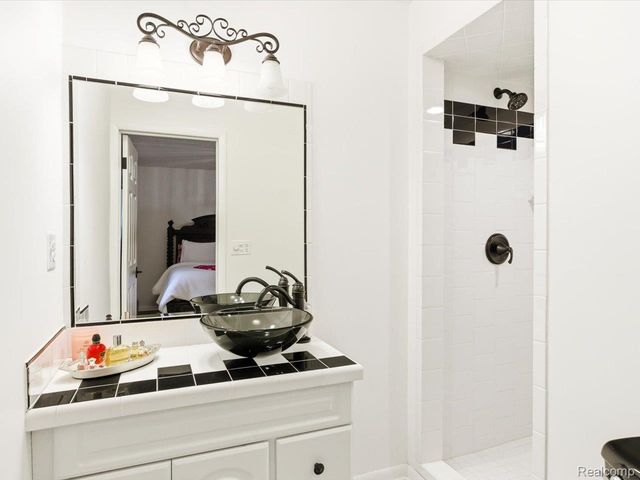 3309 Lake Drive, Fort Gratiot Charter Township, MI 48059