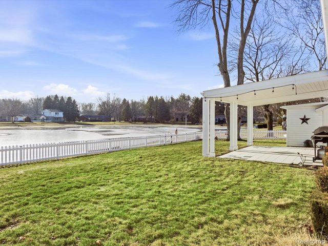 3309 Lake Drive, Fort Gratiot Charter Township, MI 48059