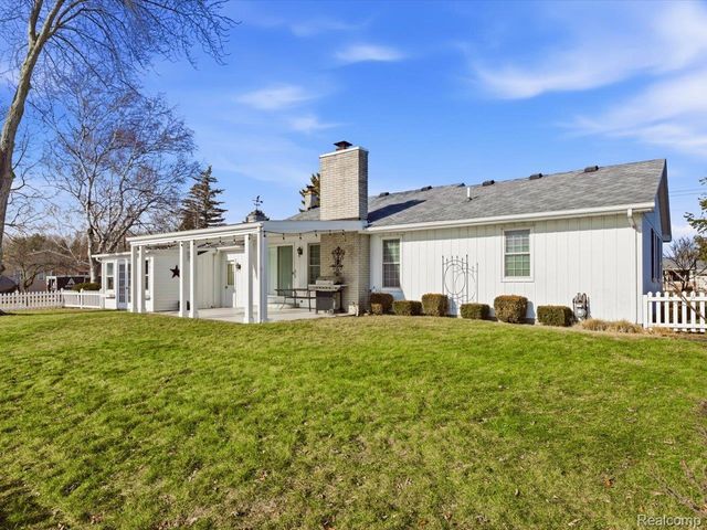 3309 Lake Drive, Fort Gratiot Charter Township, MI 48059
