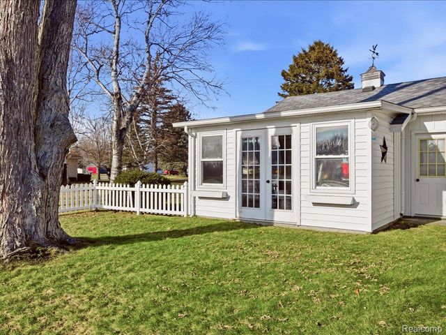 3309 Lake Drive, Fort Gratiot Charter Township, MI 48059