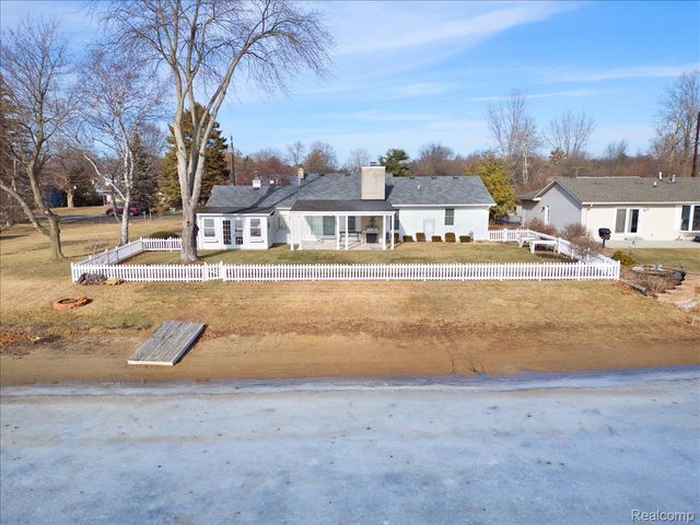 3309 Lake Drive, Fort Gratiot Charter Township, MI 48059