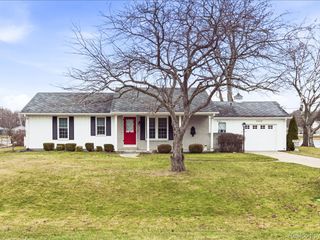 3309 Lake Drive, Fort Gratiot Charter Township, MI 48059