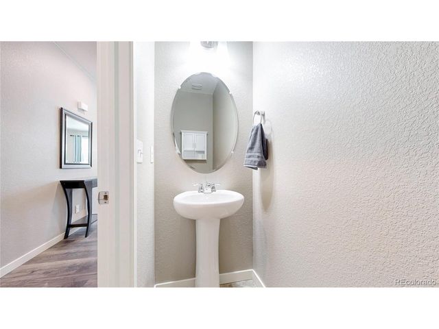 2122 Pineywoods St, Mead, CO 80542