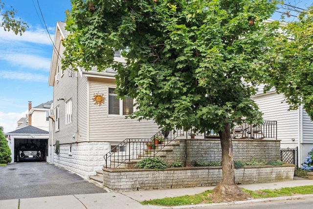 22 Lancaster Ave, Revere, MA 02151