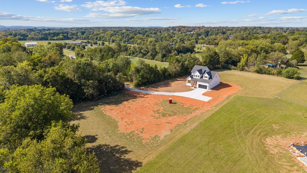 2191 Hunters Point Pike, Lebanon, TN 37087