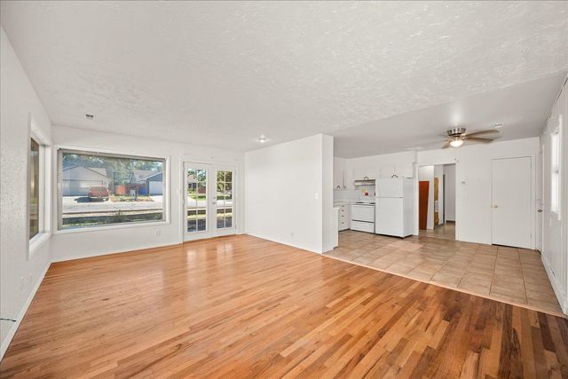 221 S Tshirley Rd, Spokane Valley, WA 99016