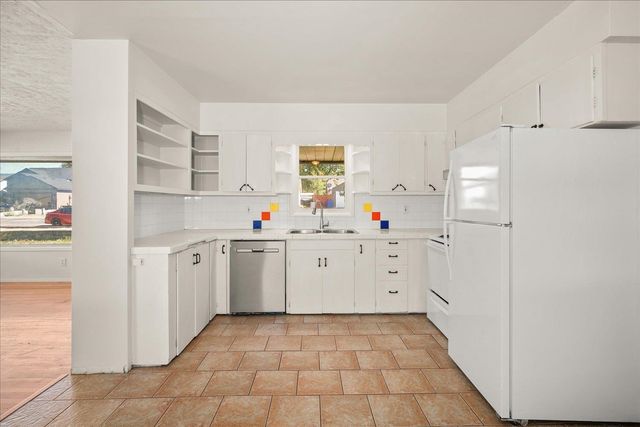 221 S Tshirley Rd, Spokane Valley, WA 99016