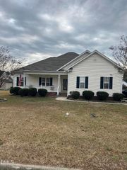 7 Edgewater Drive, Smithfield, NC 27577