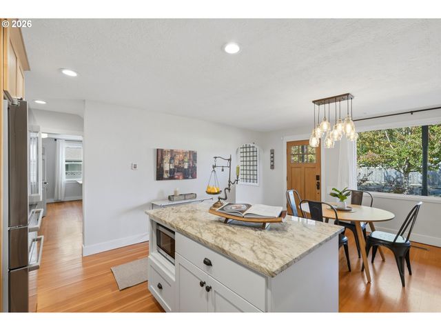 324 Nw 12TH St, Mc Minnville, OR 97128
