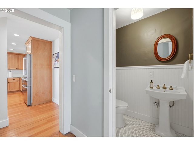 324 Nw 12TH St, Mc Minnville, OR 97128