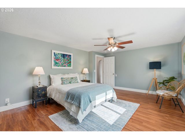 324 Nw 12TH St, Mc Minnville, OR 97128