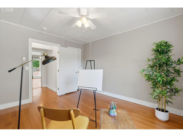324 Nw 12TH St, Mc Minnville, OR 97128
