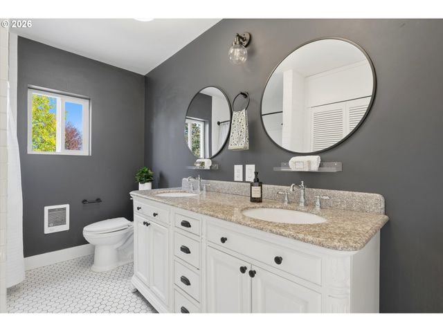 324 Nw 12TH St, Mc Minnville, OR 97128