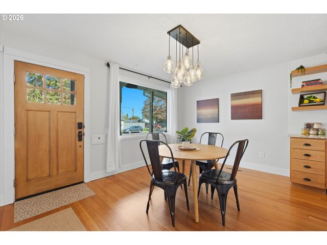 324 Nw 12TH St, Mc Minnville, OR 97128