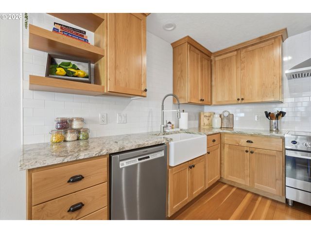 324 Nw 12TH St, Mc Minnville, OR 97128
