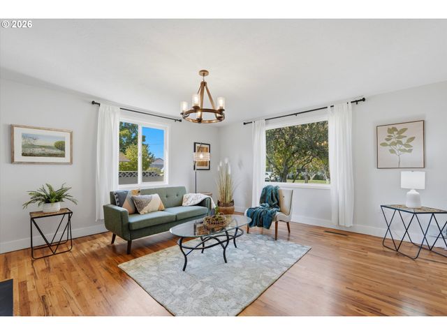 324 Nw 12TH St, Mc Minnville, OR 97128