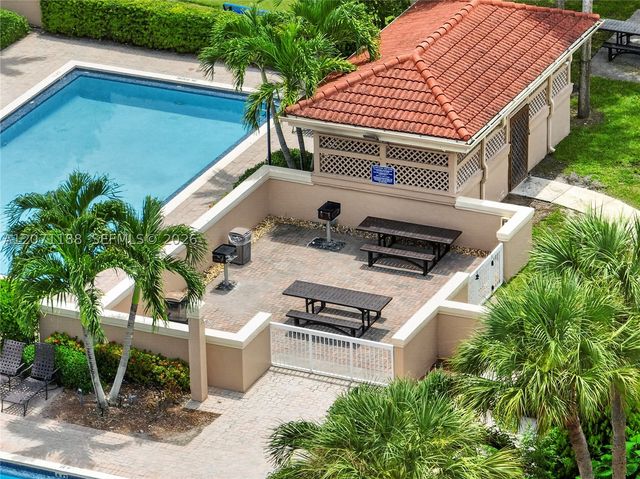 15780 SW 106th Ter 104, Miami, FL 33196