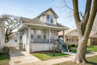 9439 Congress Park Avenue, Brookfield, IL 60513