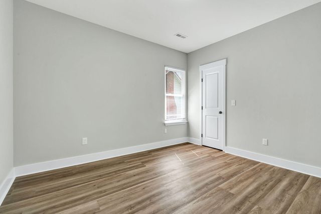 210 S Moore Road, Chattanooga, TN 37411