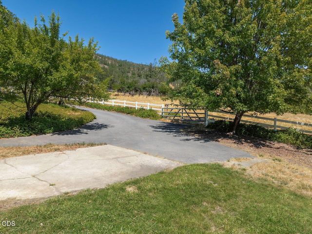 1361 Oxyoke Road, Grants Pass, OR 97526