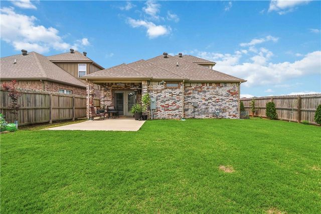 1427 Fifth Avenue, Lowell, AR 72745