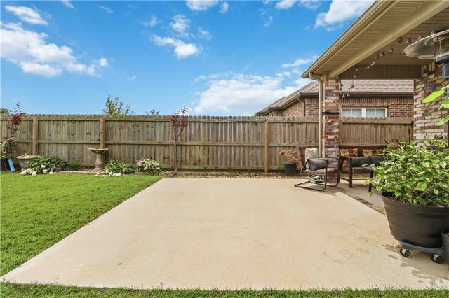 1427 Fifth Avenue, Lowell, AR 72745