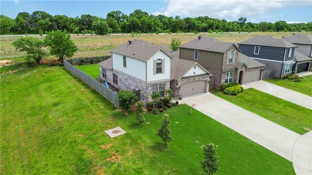 1427 Fifth Avenue, Lowell, AR 72745