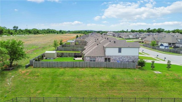 1427 Fifth Avenue, Lowell, AR 72745