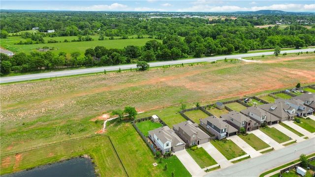 1427 Fifth Avenue, Lowell, AR 72745
