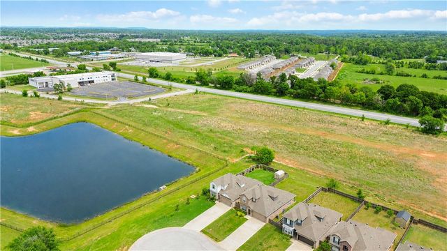1427 Fifth Avenue, Lowell, AR 72745