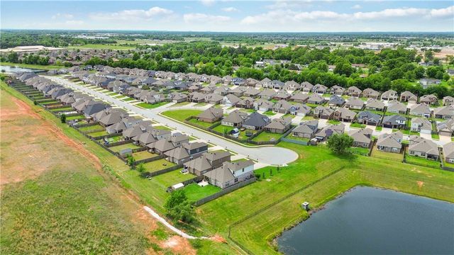 1427 Fifth Avenue, Lowell, AR 72745