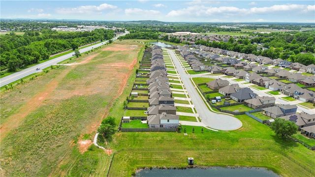 1427 Fifth Avenue, Lowell, AR 72745